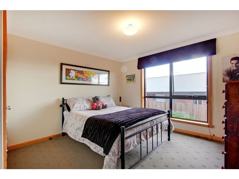 12 Bartlett Grove, Newnham TAS 7248