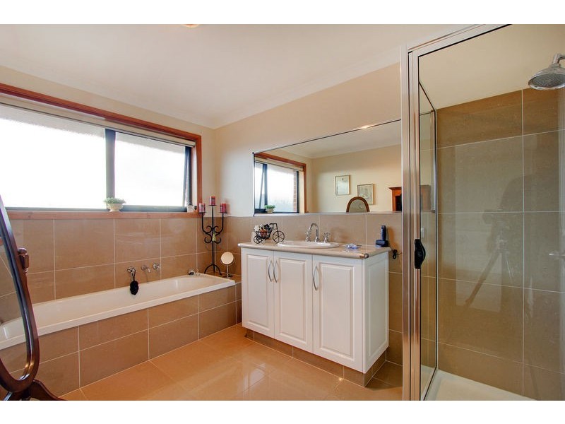 12 Bartlett Grove, Newnham TAS 7248