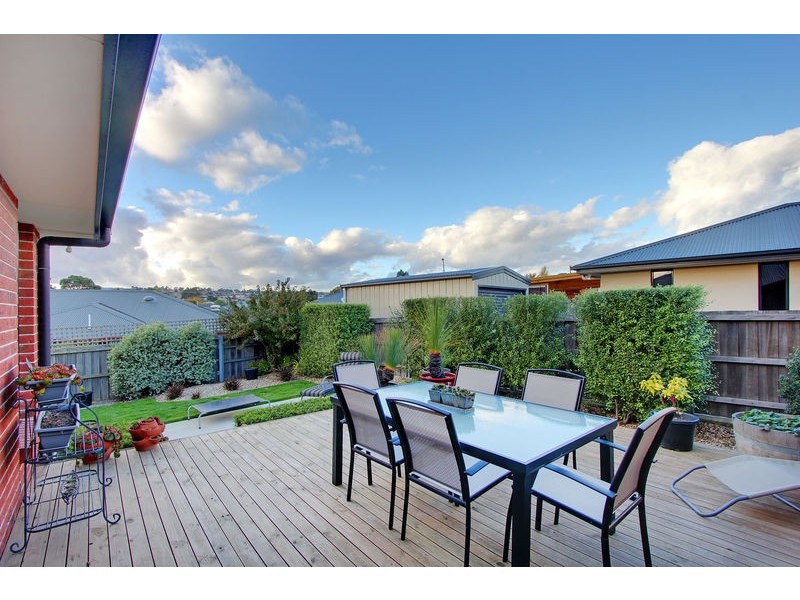 12 Bartlett Grove, Newnham TAS 7248