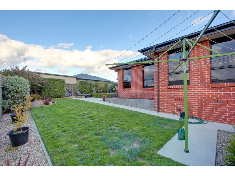 12 Bartlett Grove, Newnham TAS 7248