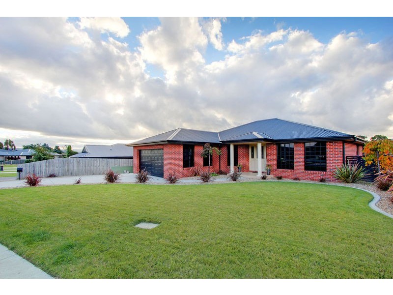 12 Bartlett Grove, Newnham TAS 7248