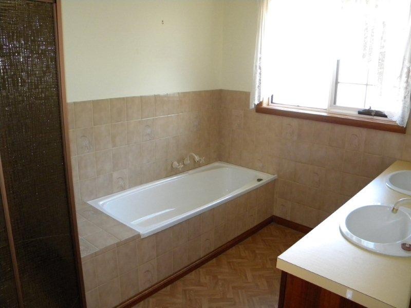 2/4 Helmsley Avenue, West Launceston TAS 7250