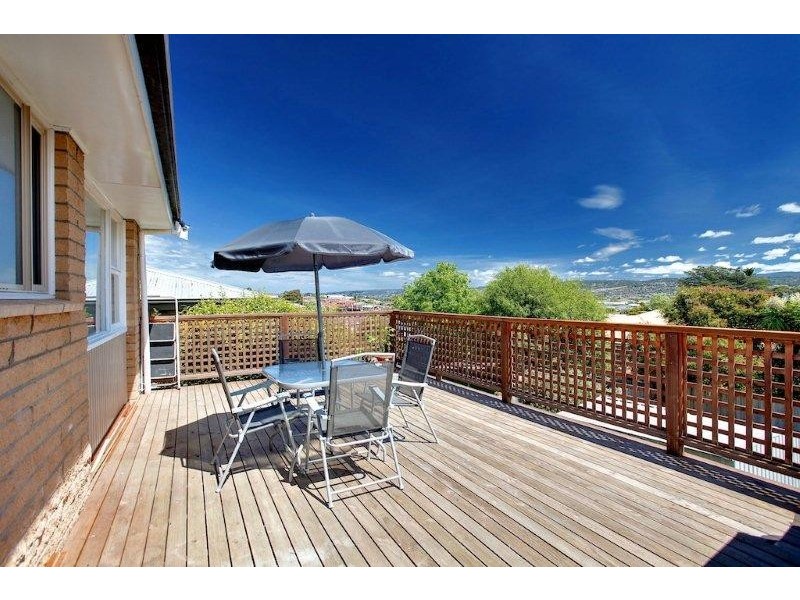 13 Julie Cres, Newnham TAS 7248