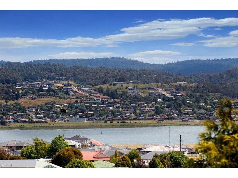 13 Julie Cres, Newnham TAS 7248