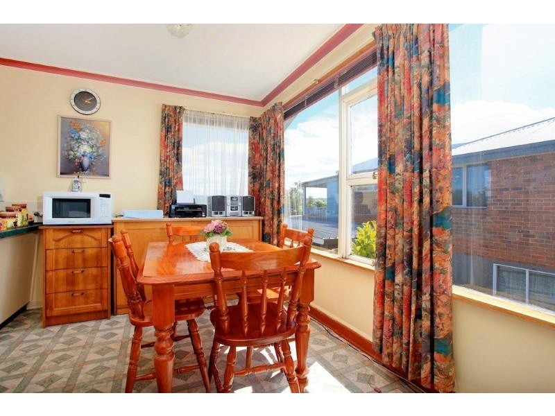 13 Julie Cres, Newnham TAS 7248