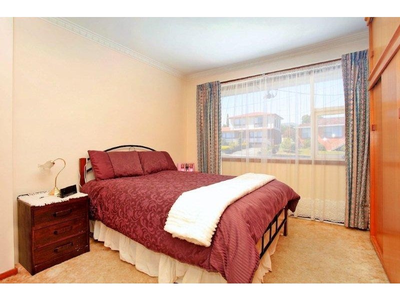 13 Julie Cres, Newnham TAS 7248