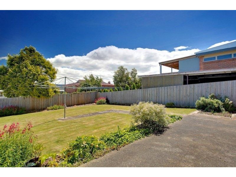 13 Julie Cres, Newnham TAS 7248