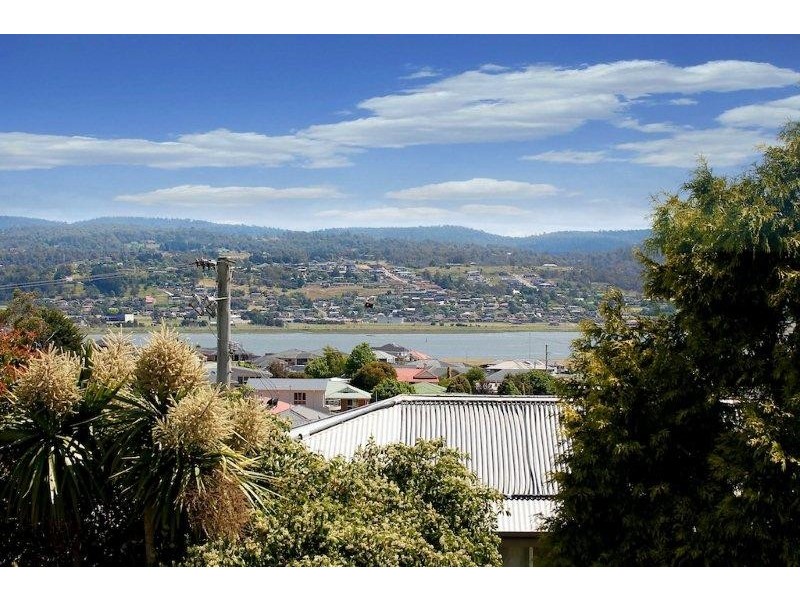 13 Julie Cres, Newnham TAS 7248