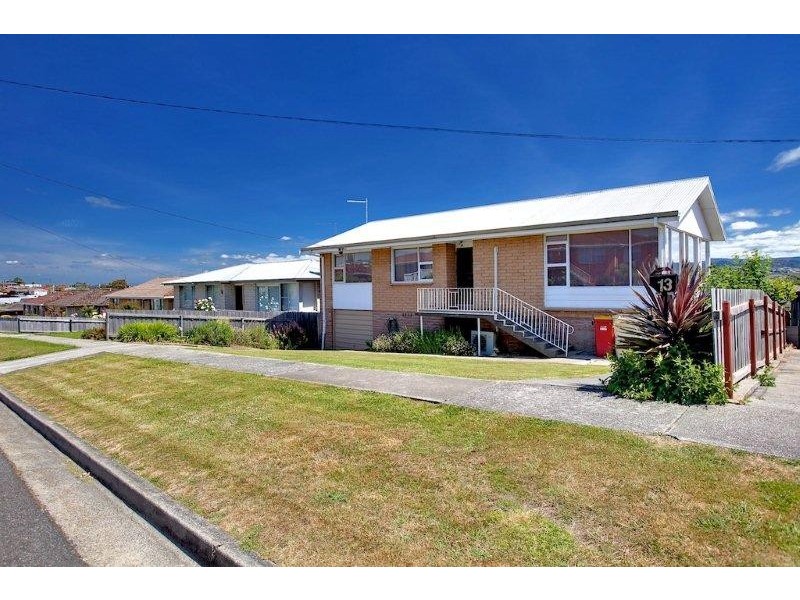 13 Julie Cres, Newnham TAS 7248