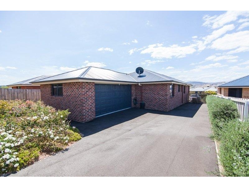 9/11 Walcorm Court, Riverside TAS 7250