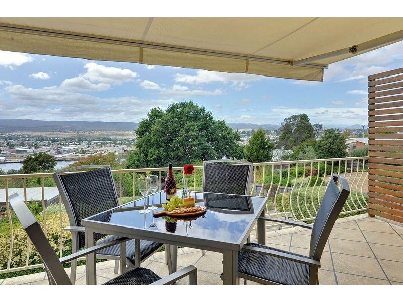 10 Floreat Crescent, Trevallyn TAS 7250