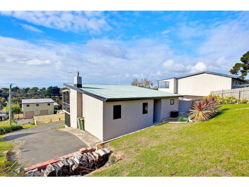 18 Beach Crescent, Greens Beach TAS 7270