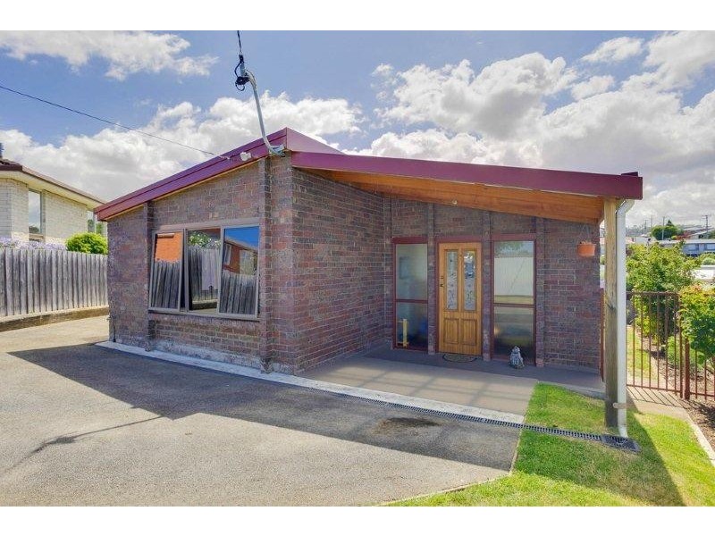 21 Crestview Crt, Newnham TAS 7248