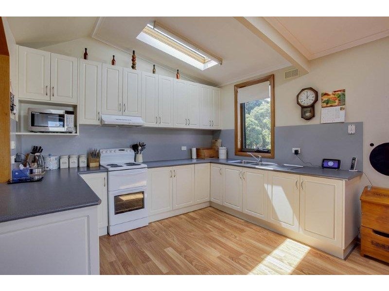 21 Crestview Crt, Newnham TAS 7248