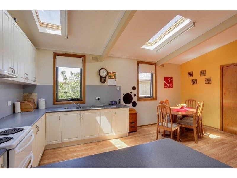 21 Crestview Crt, Newnham TAS 7248