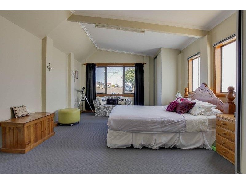 21 Crestview Crt, Newnham TAS 7248