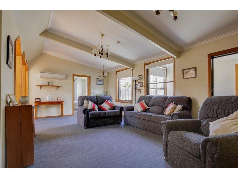 21 Crestview Crt, Newnham TAS 7248