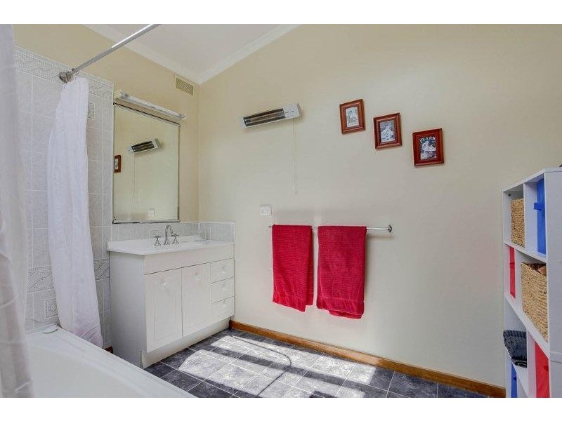 21 Crestview Crt, Newnham TAS 7248