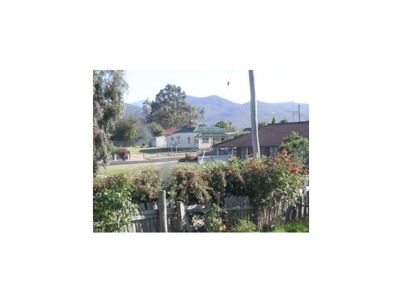 18 Blenheim Street, Avoca TAS 7213