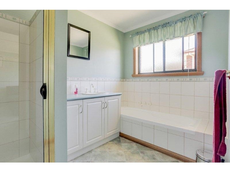 23 Rothesay Close, Newnham TAS 7248