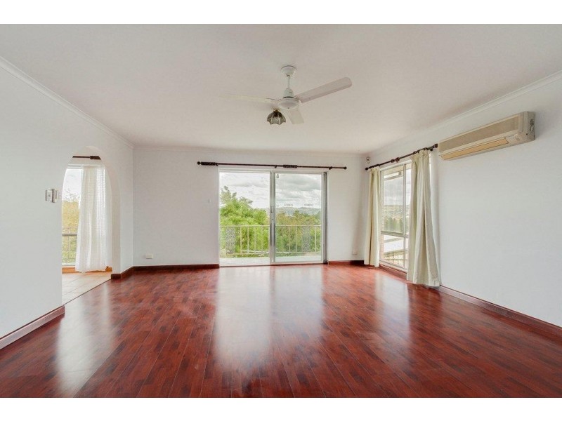 18 Crandon Cres, Newnham TAS 7248