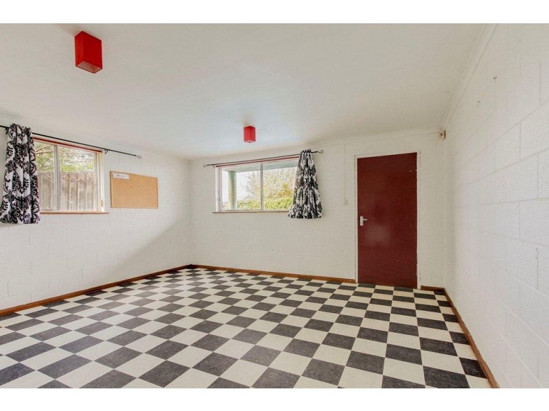 18 Crandon Cres, Newnham TAS 7248