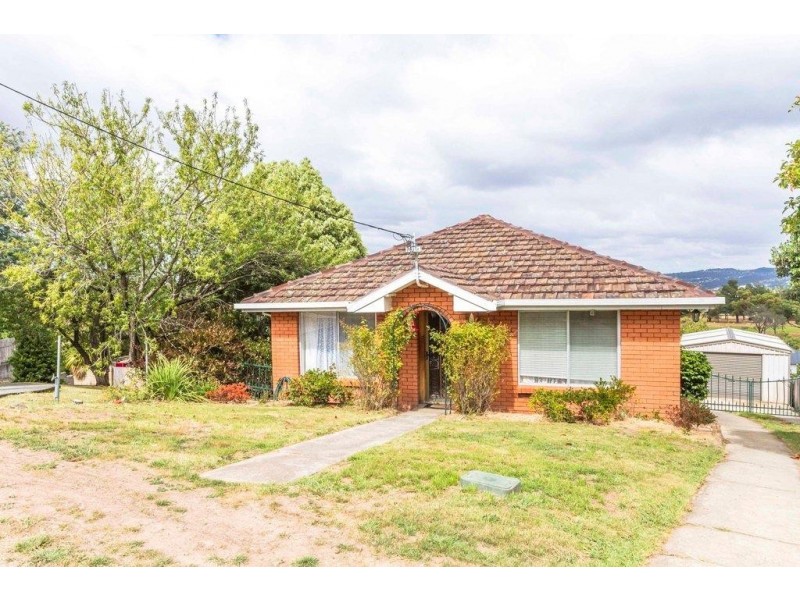 18 Crandon Cres, Newnham TAS 7248