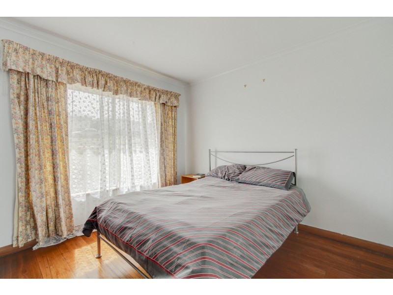 18 Crandon Cres, Newnham TAS 7248