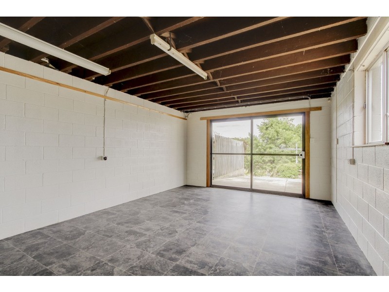 18 Crandon Cres, Newnham TAS 7248