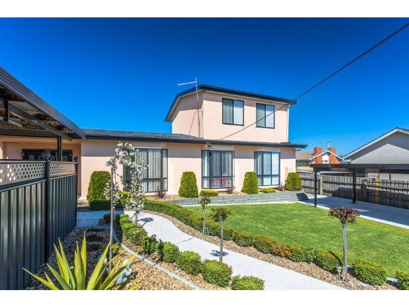 14 Helenwood Grove, Newnham TAS 7248