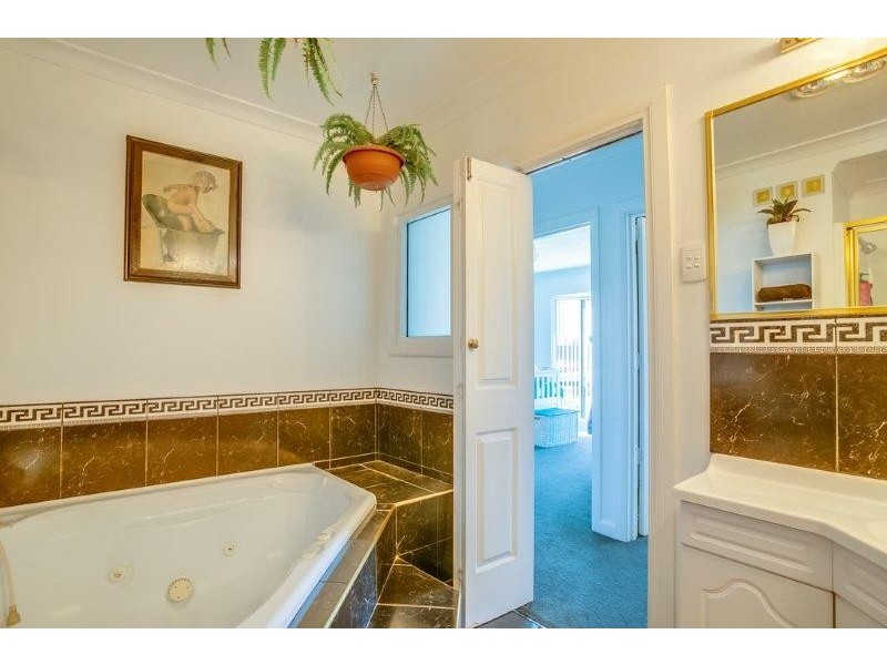 14 Helenwood Grove, Newnham TAS 7248