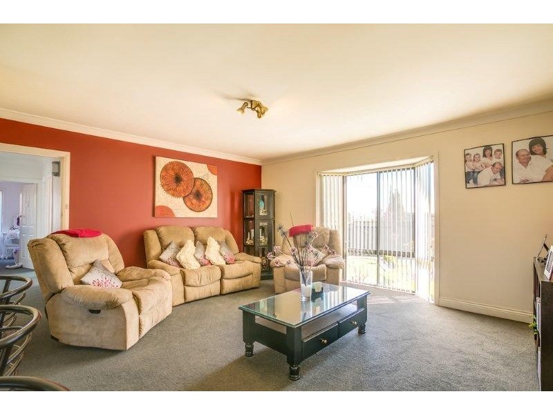 14 Helenwood Grove, Newnham TAS 7248