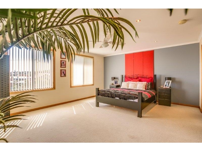 14 Helenwood Grove, Newnham TAS 7248