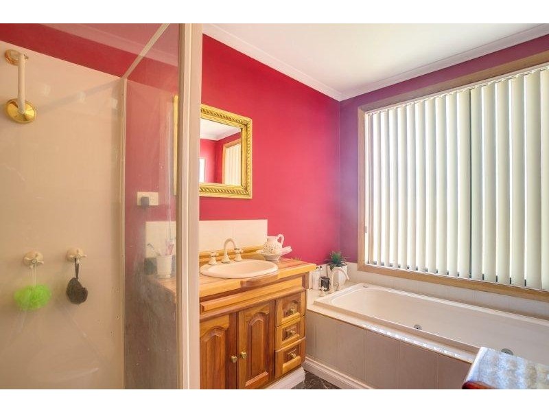 14 Helenwood Grove, Newnham TAS 7248