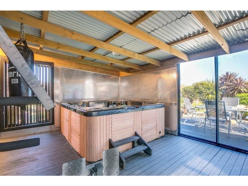 14 Helenwood Grove, Newnham TAS 7248