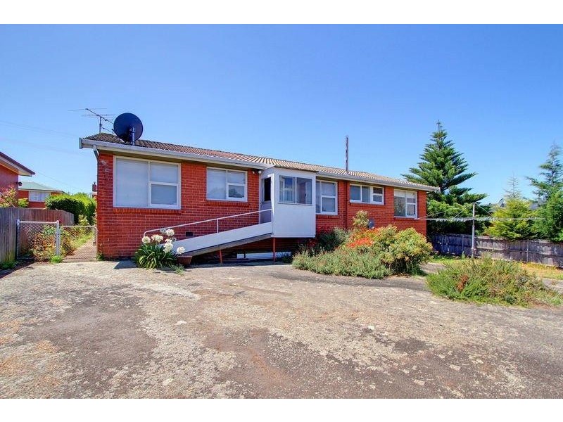 11 Egan St, Newnham TAS 7248