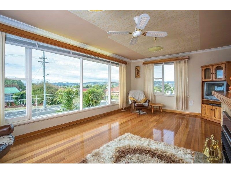 5 Cedar St, Newnham TAS 7248