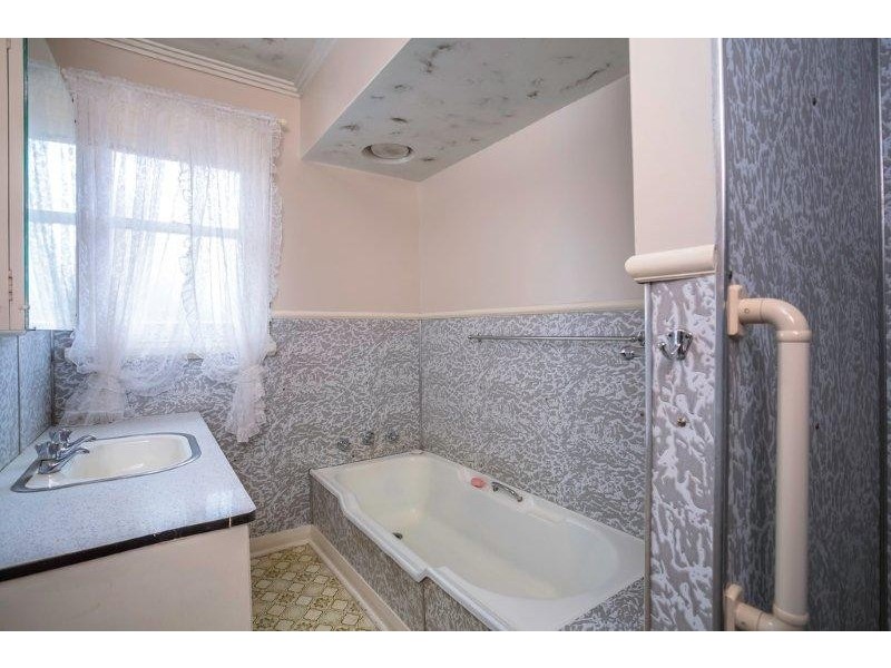 5 Cedar St, Newnham TAS 7248