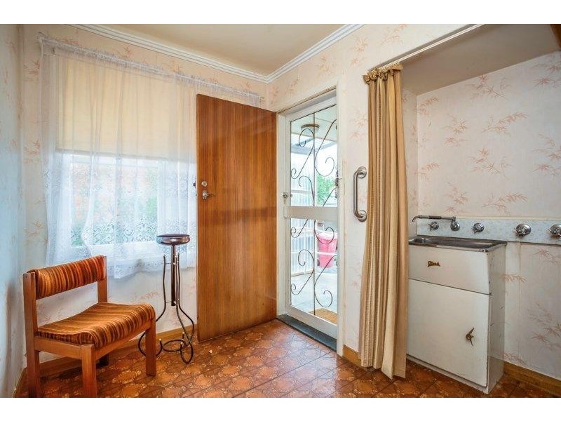 5 Cedar St, Newnham TAS 7248
