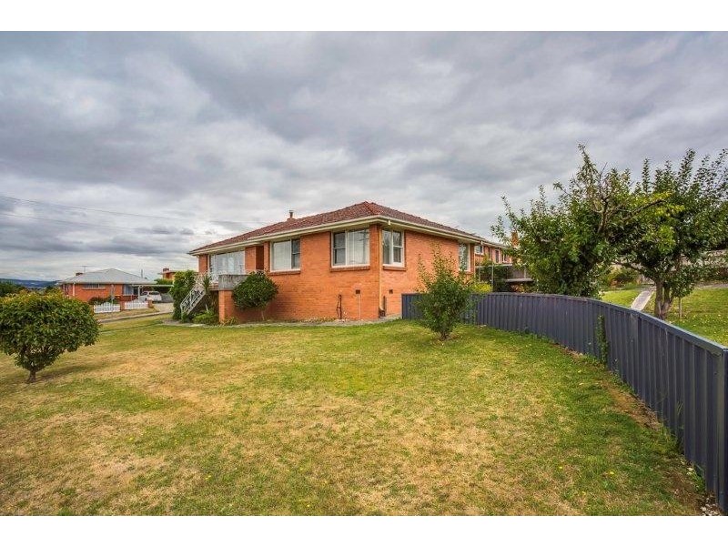 5 Cedar St, Newnham TAS 7248
