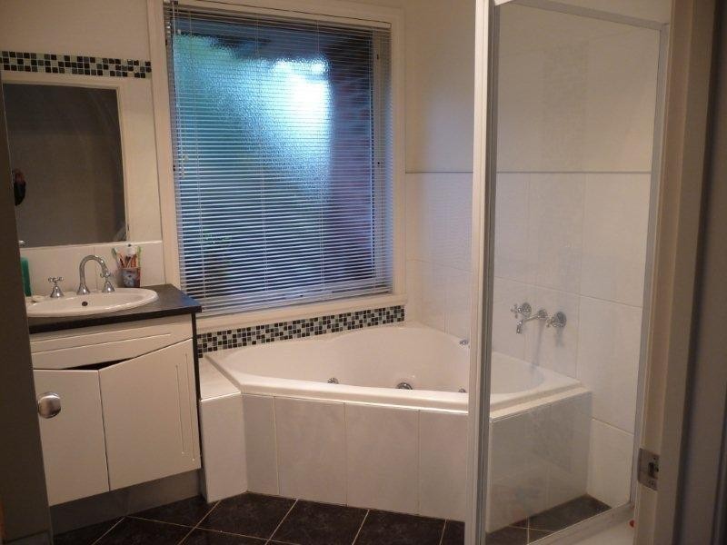 8 Pocket Place, Newnham TAS 7248