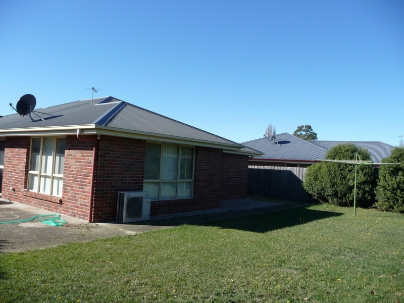 8 Pocket Place, Newnham TAS 7248