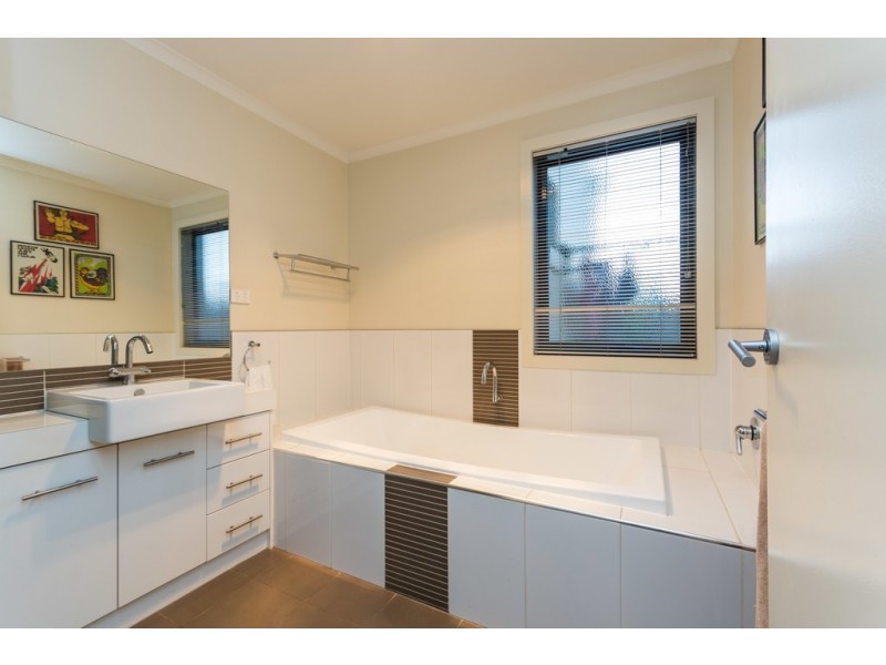 4 St James Close, Newstead TAS 7250