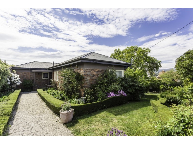 11 Riverdale Grove, Newstead TAS 7250