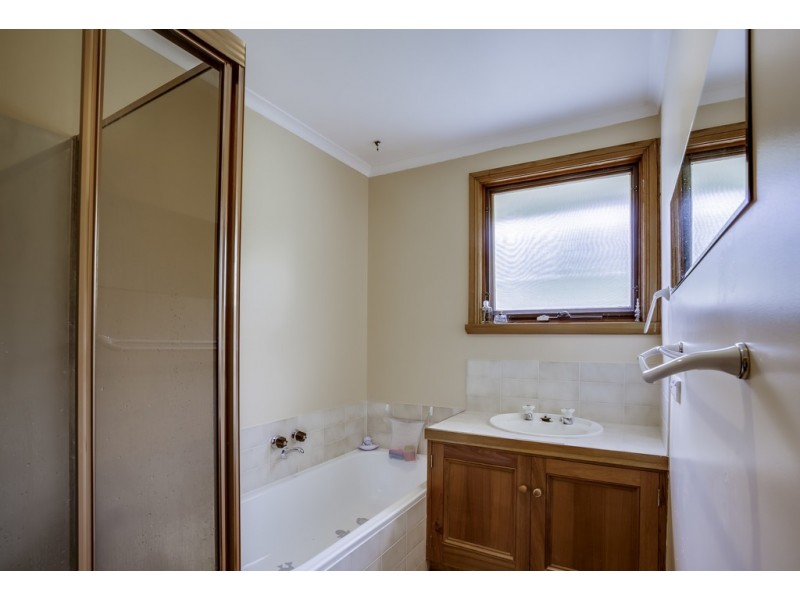 25 Parklands Parade, Newnham TAS 7248