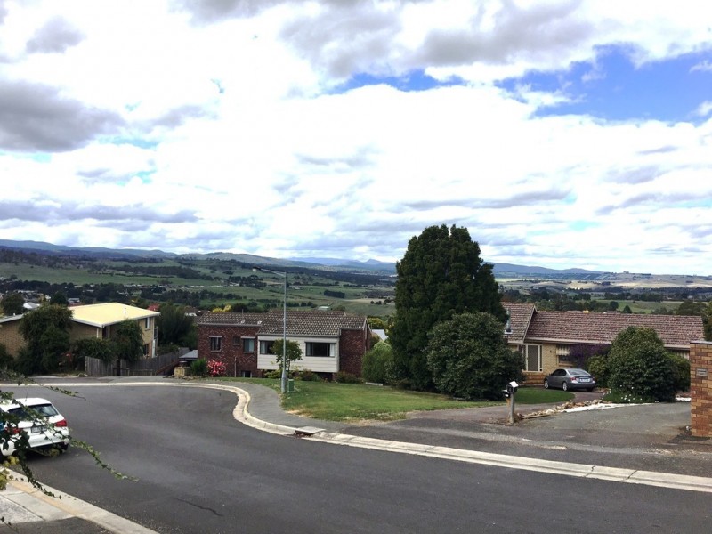 1 Gretna Grove, Norwood TAS 7250