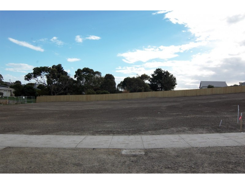12 Waterway Court, Drysdale VIC 3222