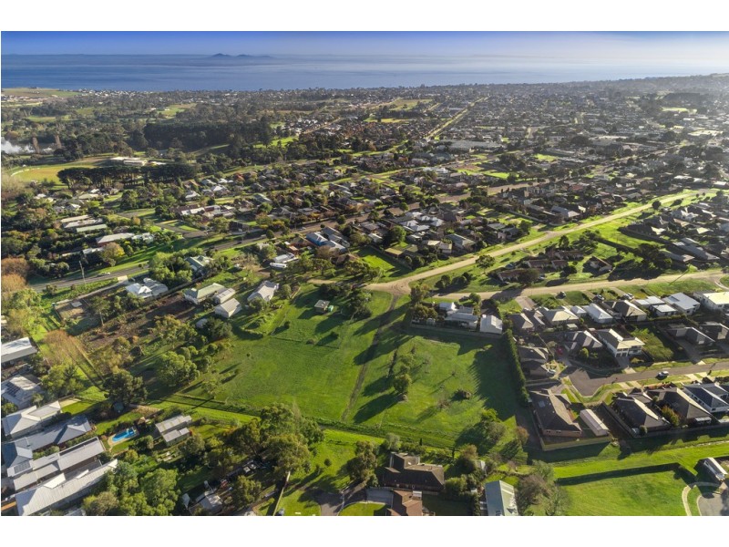 12 Waterway Court, Drysdale VIC 3222