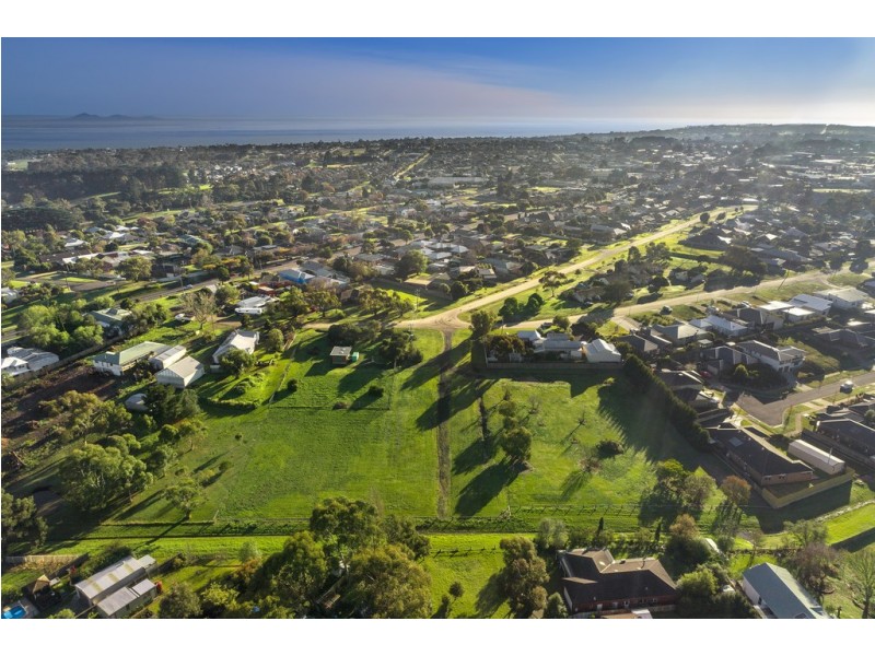 12 Waterway Court, Drysdale VIC 3222
