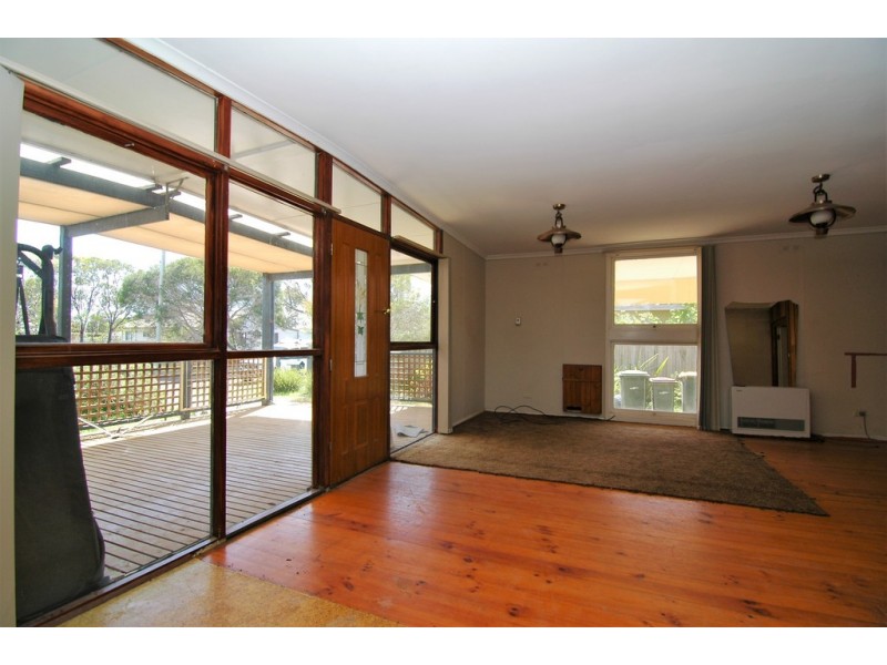 2 Henty Road, St Leonards VIC 3223